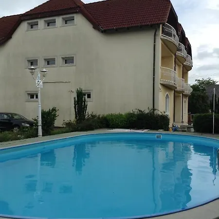 Guest house Vili Apartmanhaz *